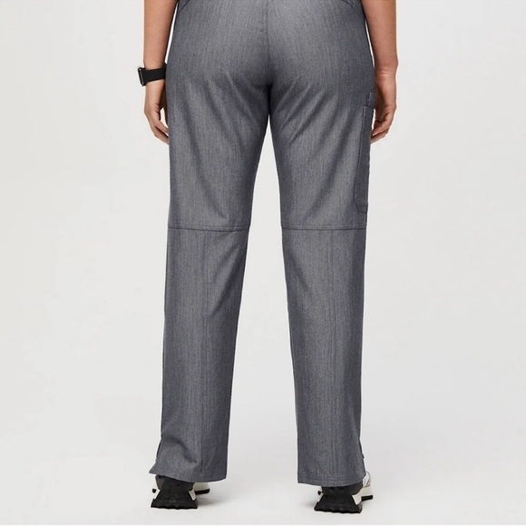 FIGS Cade Cargo Scrub Pants Women’s Size XXL Gray | 9-Pocket Medical Scrubs - Picture 5 of 13